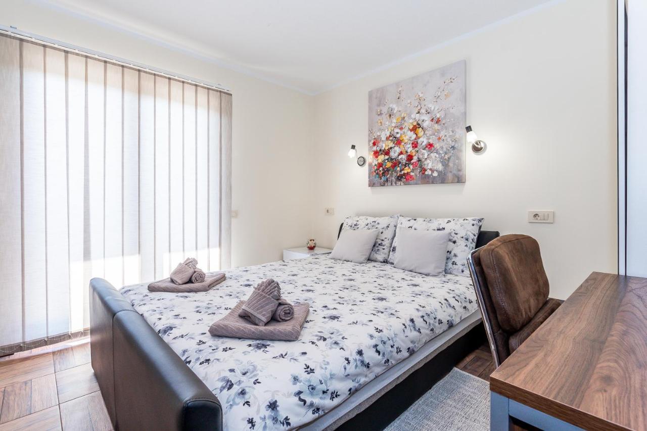 Slatki Snovi II Hotel Knin Bagian luar foto