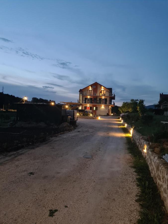 Slatki Snovi II Hotel Knin Bagian luar foto