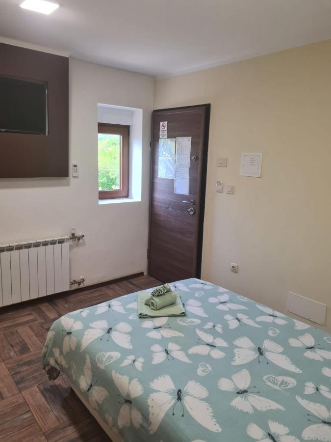 Slatki Snovi II Hotel Knin Bagian luar foto